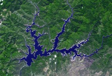 This image from NASA's Terra spacecraft shows Shasta Lake in northern California, which has an area of 12,000 ha, making it the state's largest reservoir.
