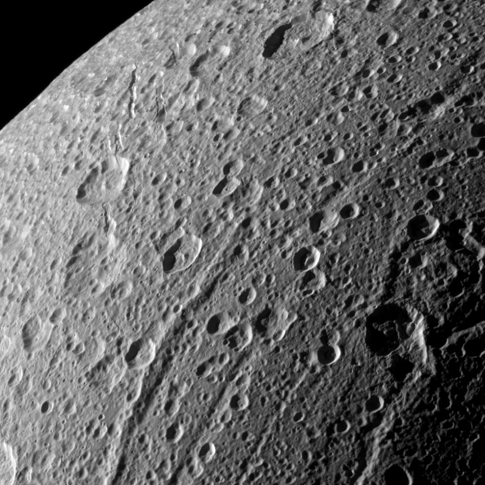 Janicum Dorsa bjergryggen på Dione