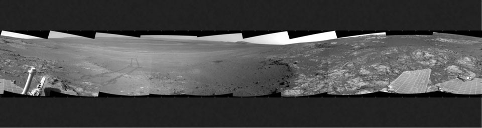 This full-circle panorama shows the terrain around the NASA Mars Exploration Rover Opportunity on part of a relatively flat, light-toned outcrop called 'Whitewater Lake' on Sept. 13, 2012.
