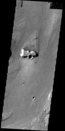 This image from NASA's 2001 Mars Odyssey spacecraft shows a streamlined island in a broad channel in Chryse Planitia. The channel is part of the outflow region of Lobo Vallis, a northern branch of Kasei Valles.