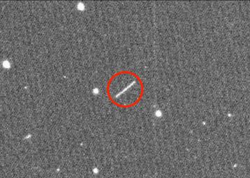 The circled streak in the center of this image is asteroid 2020 QG, which came closer to Earth than any other non-impacting asteroid on record.