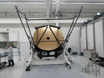 The ASTHROS mission's primary mirror is one of the largest to ever fly on a high-altitude balloon. The lightweight mirror is coated in gold and nickel to make it more reflective in far-infrared wavelengths.